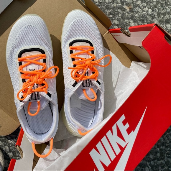 BOYS/WOMENS NIKE SHOES - Picture 4 of 5